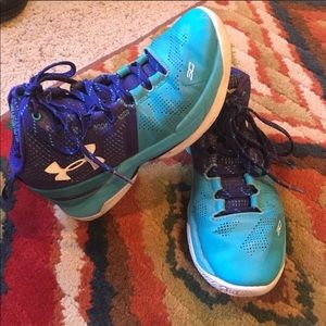 Stephan Curry UA tennis shoes 3.5 well loved GUC